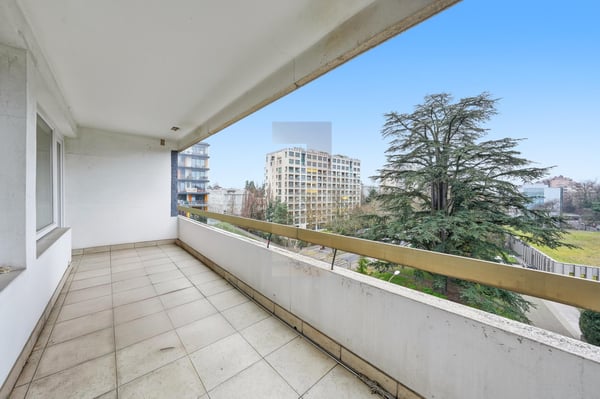 Spacieux appartement avec vue dégagée ? Quartier Florissant 10