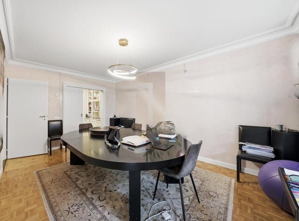 Prestigieux appartement traversant à Champel 6