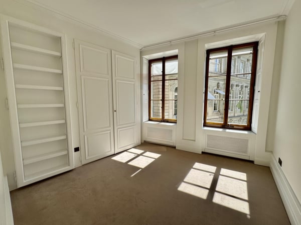 Superbe appartement rénové au coeur de la vieille ville 8