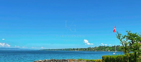 Opportunité unique ? Terrain pieds-dans-l'eau avec plage et port privé 18