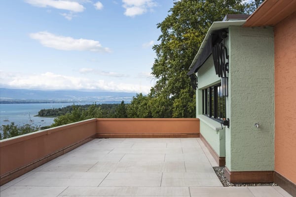 Superbe villa atypique surplombant le lac 10