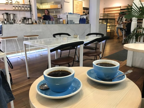 CAFÉ-BAR PETITE RESTAURATION IDÉALEMENT SITUÉ DANS LE QUARTIER DES CHARMILLES 1