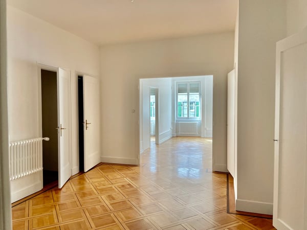 Magnifique appartement, 3ème étage, Coeur de la Vieille-Ville. 6