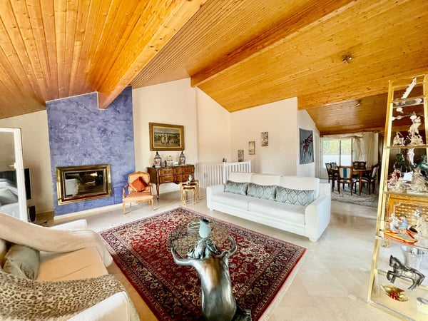 Bel appartement en attique de 6 pièces à Conches dans un magnifique parc de 30'000 m2 7