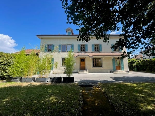 Majestueuse Villa de Caractère à Jussy – 11 Pièces, 350 m² 2
