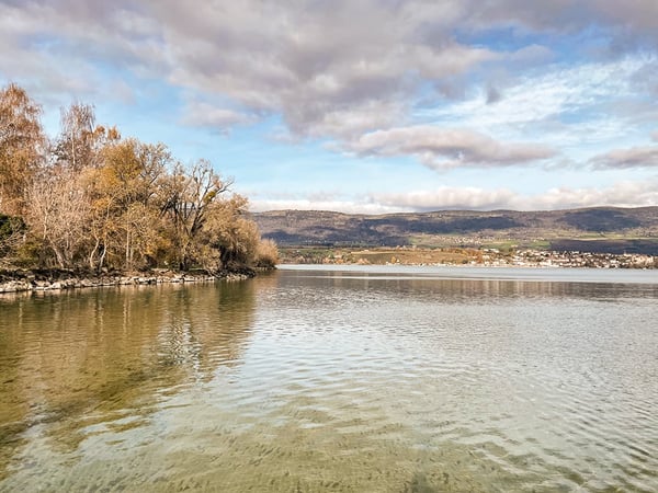 SE RÉVEILLER À QUELQUES MÈTRES DE L’EAU - OUVRIR LA BAIE VITRÉE ET SENTIR L’AIR DU LAC 1