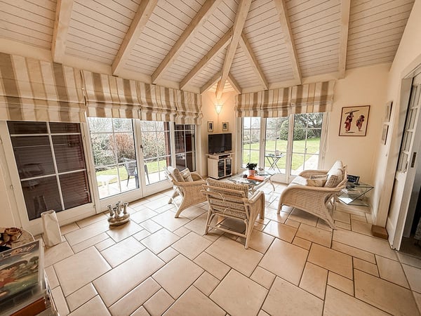 VILLA AVEC BEAUCOUP DE CHARME IDEALEMENT SITUEE 2