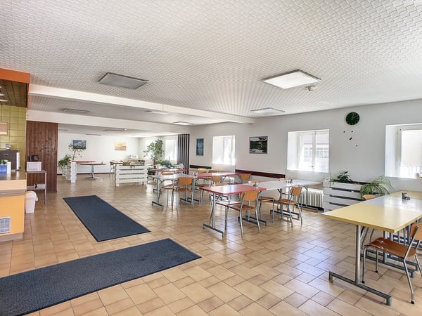 Immeuble mixte de 3779 m3, avec bureaux, dépôt, habitation et garages 4