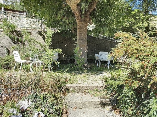 Immeuble mixte de 3779 m3, avec bureaux, dépôt, habitation et garages 5