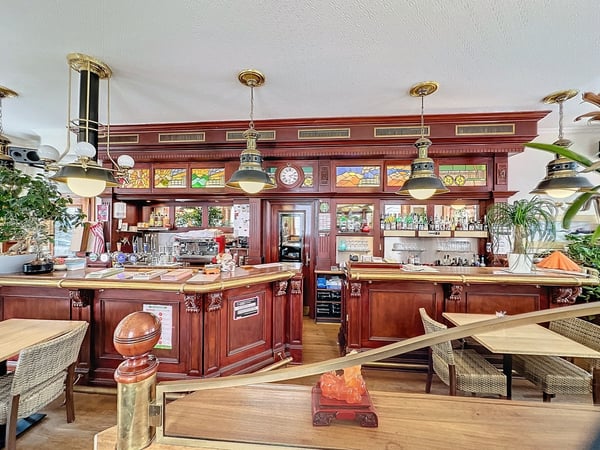 Immeuble mixte avec restaurant 4