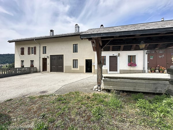 Ancienne ferme mitoyenne rénovée 12