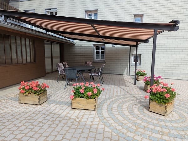 Maison mitoyenne rénovée avec bâtiment  6 studios revenus CHF 52'000.- 3