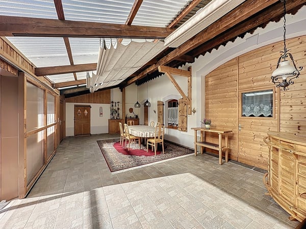 Maison mitoyenne rénovée avec bâtiment  6 studios revenus CHF 52'000.- 4
