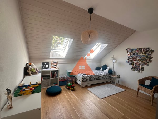 Spacieux duplex de 5,5 pièces sous toiture 7