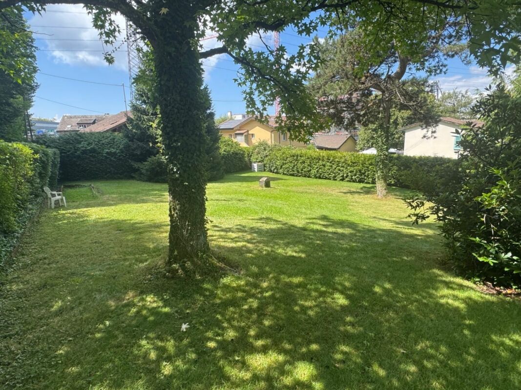 Magnifico terreno edificabile di 1.800 m² a Epalinges, quartiere Croisettes
