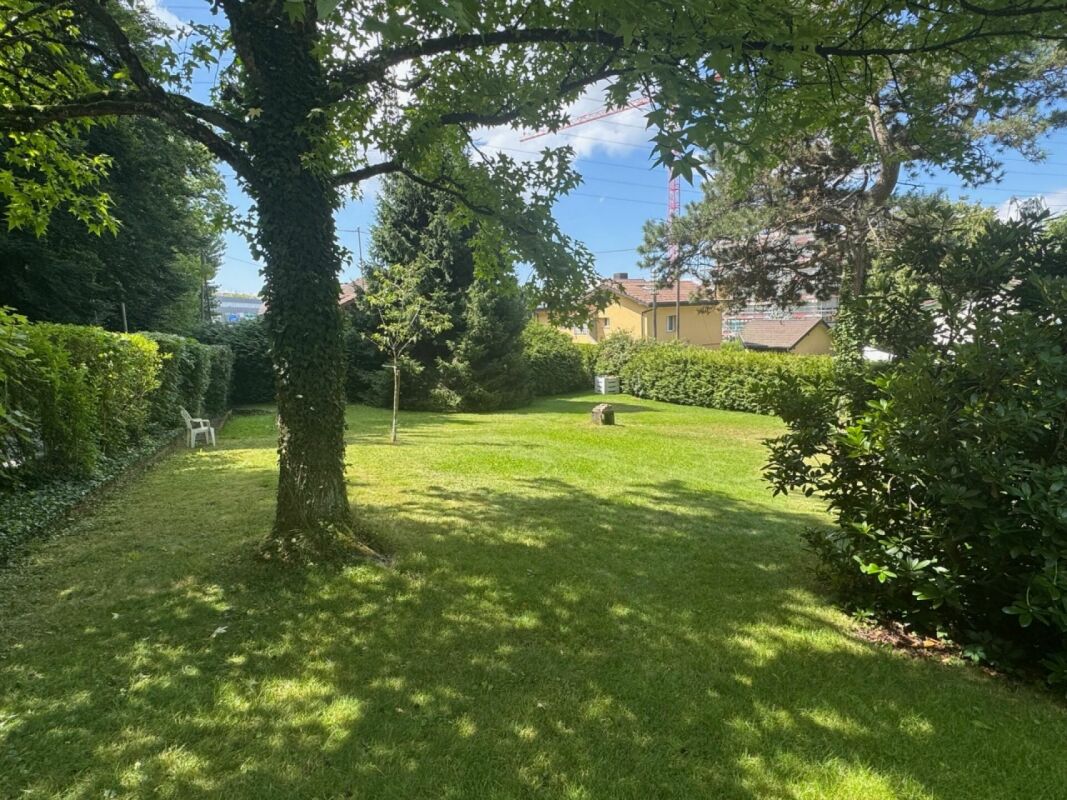 Magnifico terreno edificabile di 1.800 m² a Epalinges, quartiere Croisettes