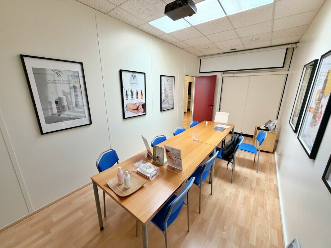 Bureau_local_commercial_Mies