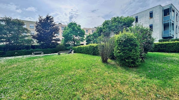 Spacieux attique de 5 pièces avec balcon, garage box et grande cave 19