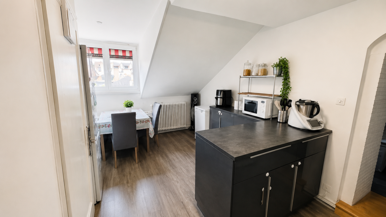 Raro in vendita, immobile ad uso locativo con 5 appartamenti e ristorante nel cuore di Céligny-GE