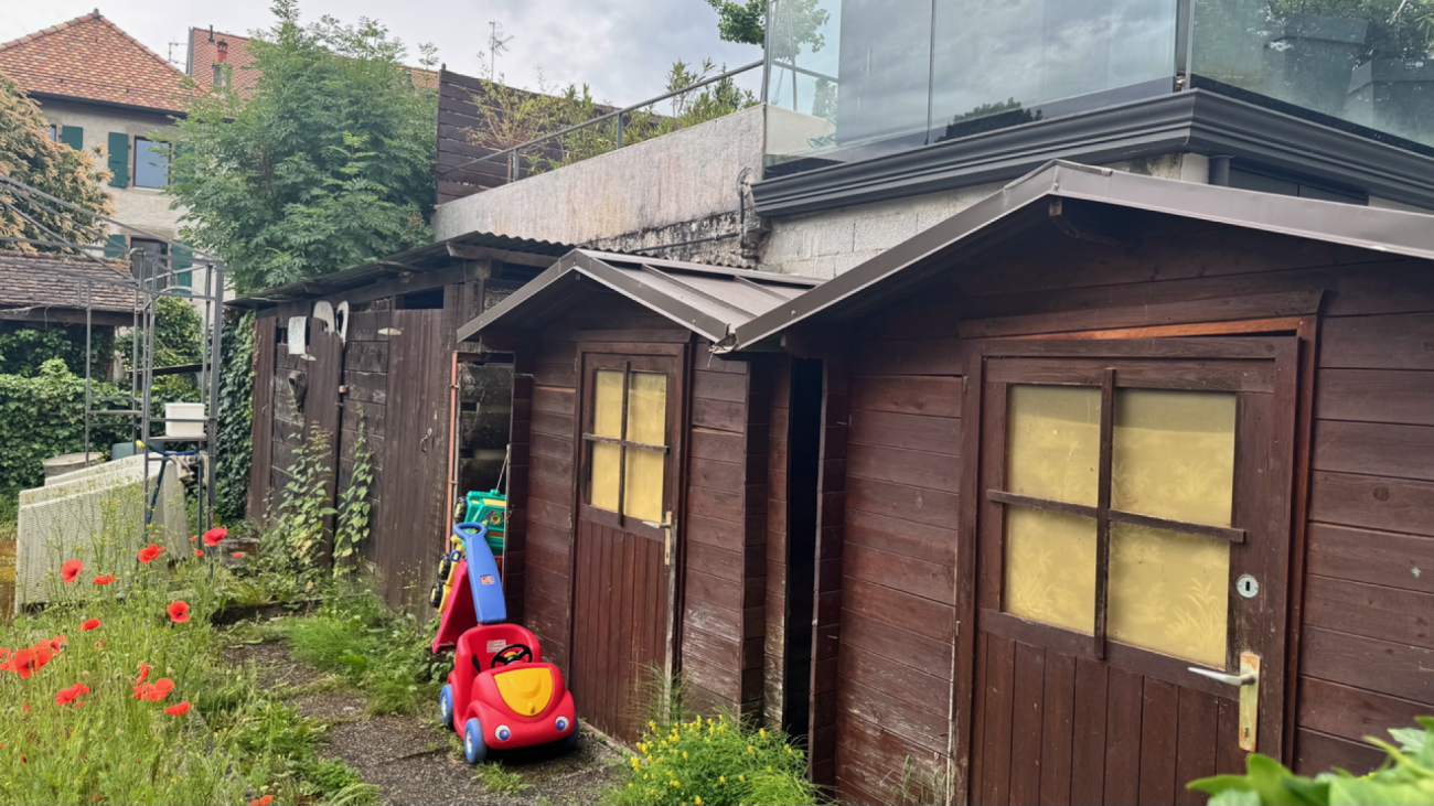 Raro in vendita, immobile ad uso locativo con 5 appartamenti e ristorante nel cuore di Céligny-GE