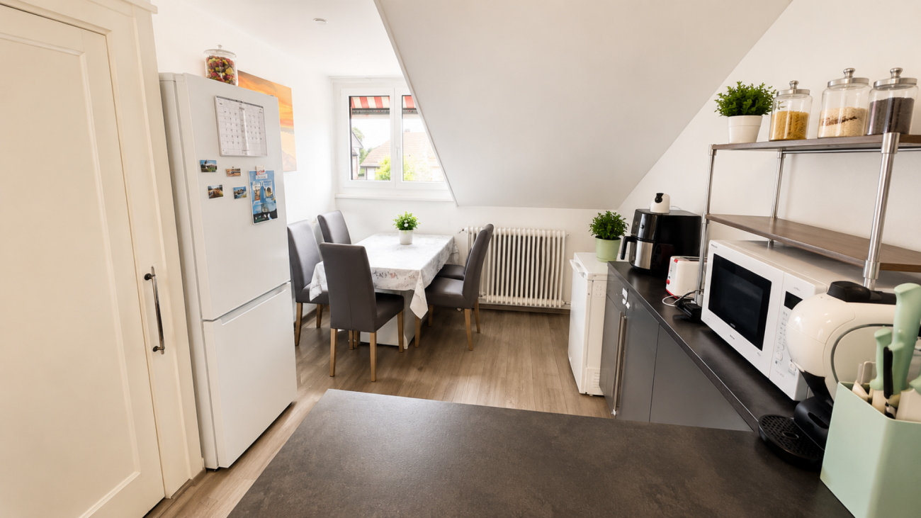 Raro in vendita, immobile ad uso locativo con 5 appartamenti e ristorante nel cuore di Céligny-GE