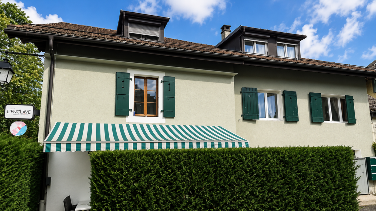 Raro in vendita, immobile ad uso locativo con 5 appartamenti e ristorante nel cuore di Céligny-GE