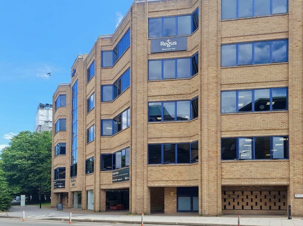 Großraumbüros für 10 Personen in Regus Main Station 3