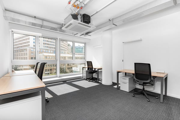 Espace de bureau privé pour 3 personnes à Regus Bessieres 1