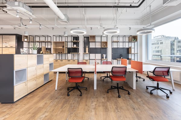 Arbeiten Sie produktiver in einem geteilten Büroraum in Regus Main Station 2