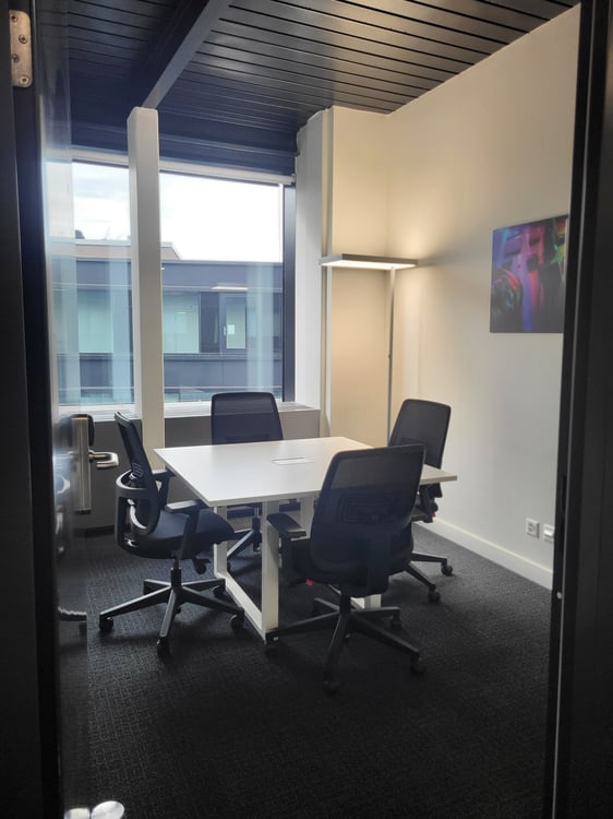 Buchen Sie einen reservierten Coworking-Arbeitsplatz oder Hot Desk in Regus City Centre 10