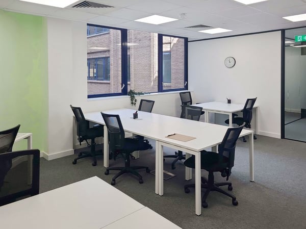 Privater Büroraum für 4 Personen in Regus Main Station 14