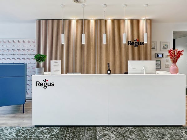 Trouvez un espace de bureau à Regus Main Station pour 5 personnes où tout est pris en charge 3