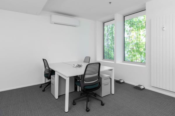 Privatbüro für drei Personen in Regus Stücki Village 1