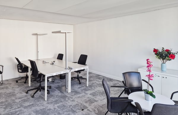 Espace de bureau privé pour 3 personnes à Regus City Flon 19