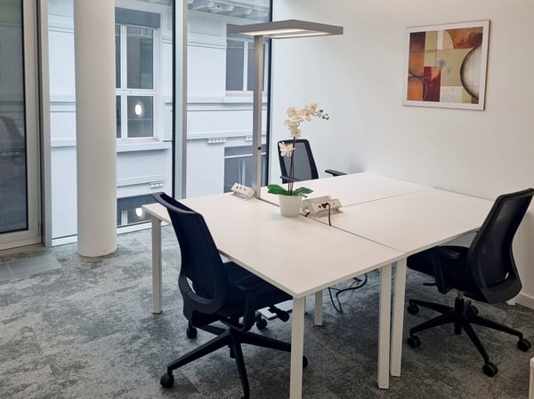 Espace de bureau privé pour 3 personnes à Regus City Flon 1