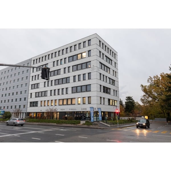 Espace de bureau ouvert tout compris pour vous-même et votre équipe à Regus Airport 2