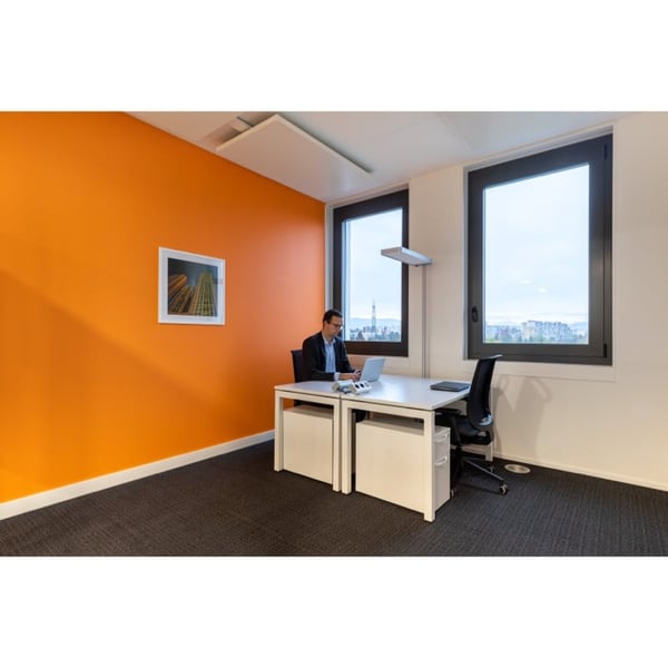 Espace de bureau ouvert tout compris pour vous-même et votre équipe à Regus Airport 17