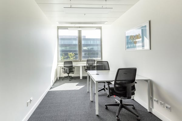 Privatbüro für drei Personen in Regus Business Park 9