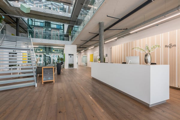 Réservez un espace de bureau ouvert pour les entreprises de toutes tailles à Regus iLife City 2
