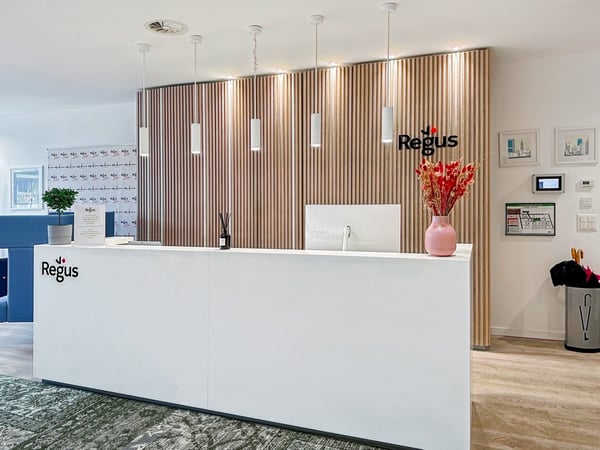 Accès aux espaces de travail professionnels de Regus Main Station 4