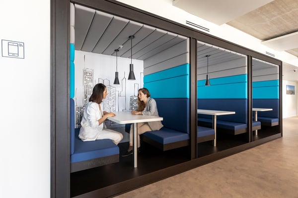 Espace de bureau privé pour 3 personnes à Regus Pont Rouge 6