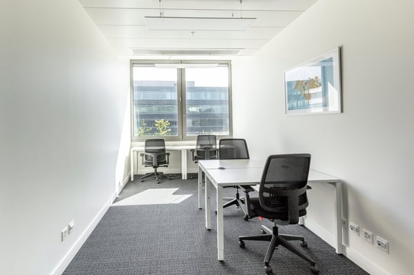 Buchen Sie Büroräume in Regus Business Park für 4 Personen 2