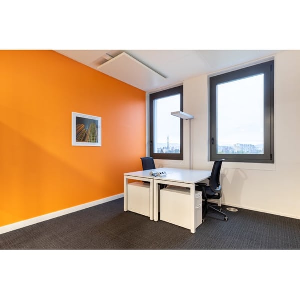 Réservez un espace de bureau ouvert pour les entreprises de toutes tailles à Regus Airport 12