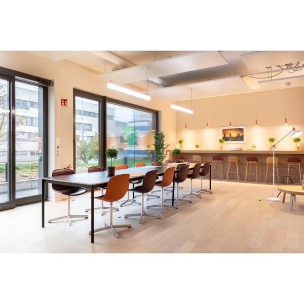 Réservez un espace de bureau ouvert pour les entreprises de toutes tailles à Regus Airport 5