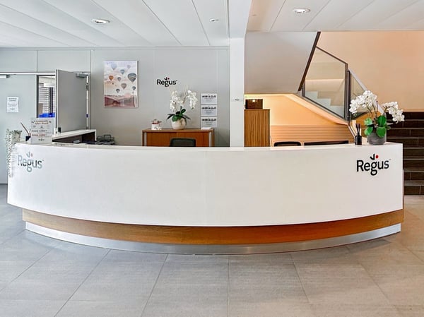 Espace de bureau privé pour 3 personnes à Regus Business Park 5