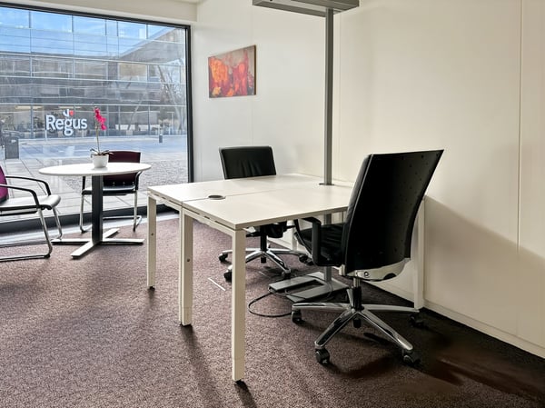 Espace de bureau tout compris pour vous-même et votre équipe à Regus Business Park 13