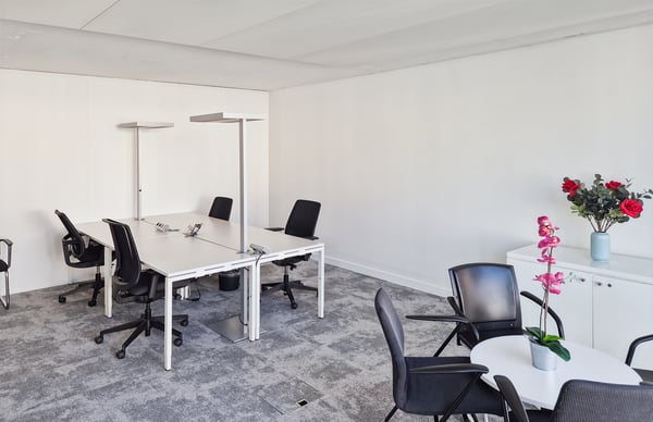Bureau privé pour 3 à Regus City Flon 4