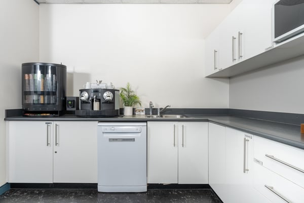 Bureau privé pour 3 à Regus Versoix Station Lakeside 8