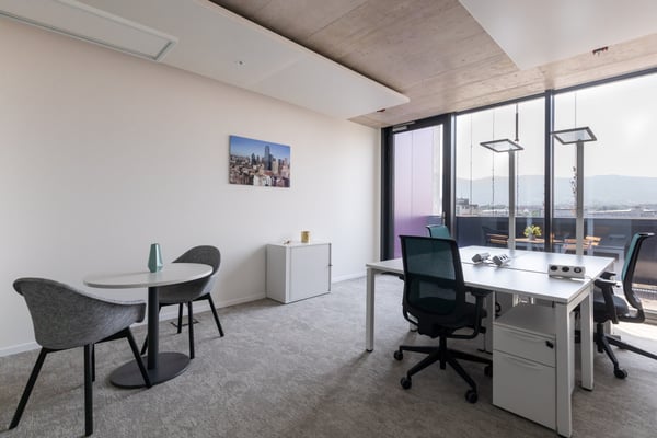 Bureau privé pour 3 à Regus Pont Rouge 1