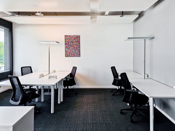 Privater Büroraum für 3 in Regus Main Station 3